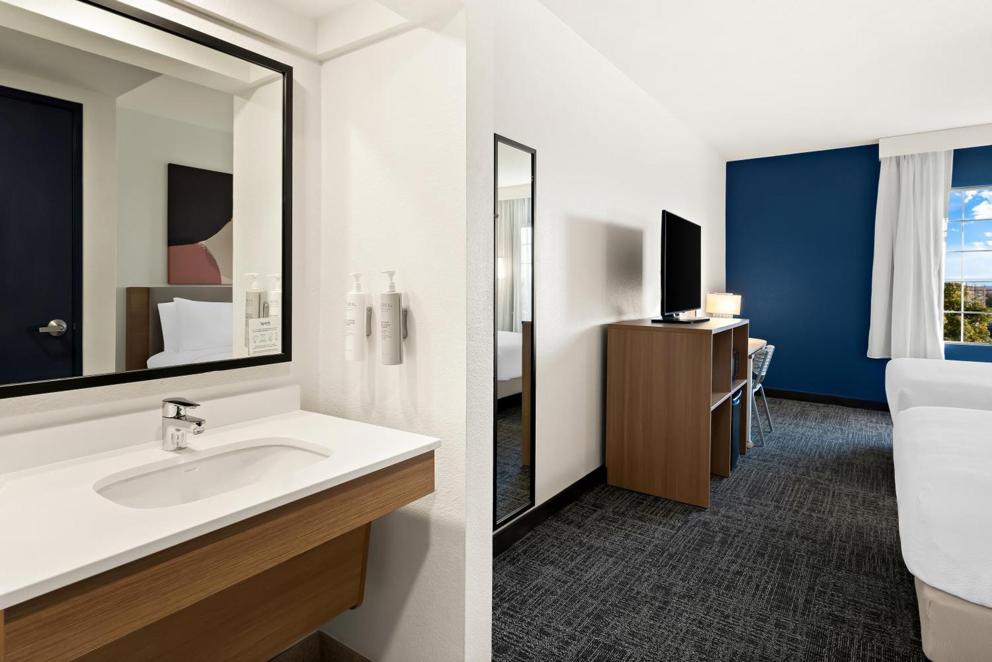 Spark By Hilton Williams Newly Opened 2025 Exterior foto